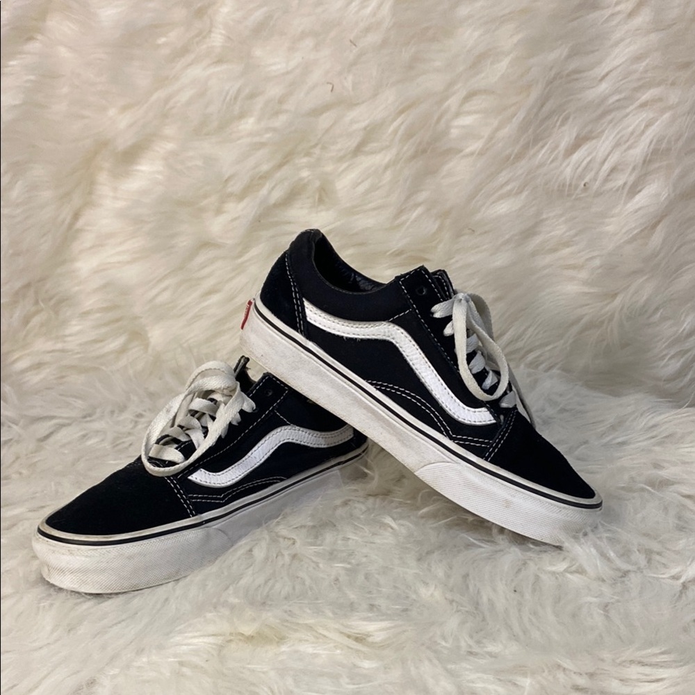 Vans size 6 women’s size 4 1/2 men’s Black & White suede‎ Sneakers unisex skater